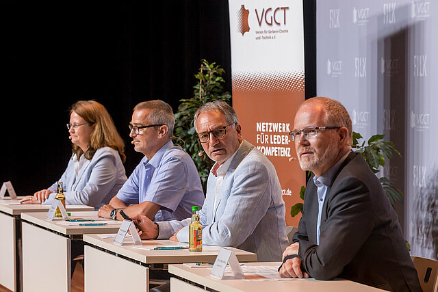 Nach dem ersten Tag folgte im Anschluss die VGCT-Mitgliederversammlung. Hierfür war der Vorstand vor Ort und die Mitglieder wurden online dazu geschaltet. (im Bild von links Dr. Beate Haaser, Martin Heise, Dr. Dietrich Tegtmeyer und Prof. Dr. Haiko Schulz)