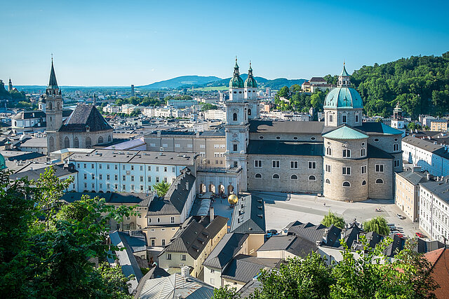 Blick auf den Salzburger Dom und das DomQuartier vom Mönchsberg